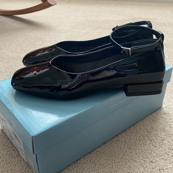 NWT Seychelles Pumpkin Flat in Black Patent Leather - Picture 5 of 7
